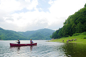 北海道の湖でのカヌーツアー